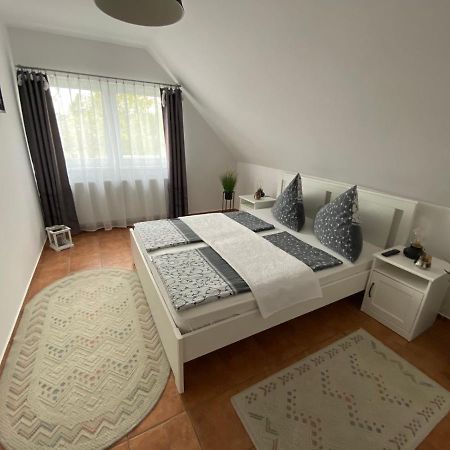 Munkacsy Apartmanok 鲍洛通费尼韦什 外观 照片