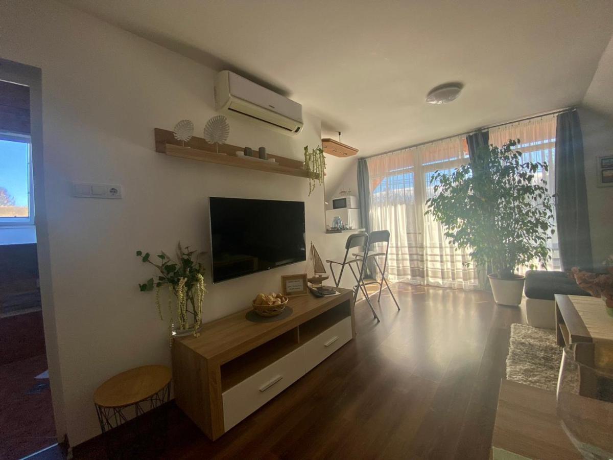 Munkacsy Apartmanok 鲍洛通费尼韦什 外观 照片