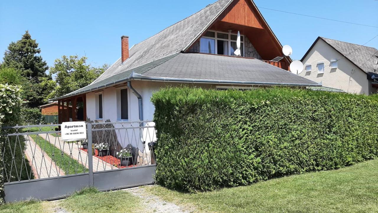 Munkacsy Apartmanok 鲍洛通费尼韦什 外观 照片